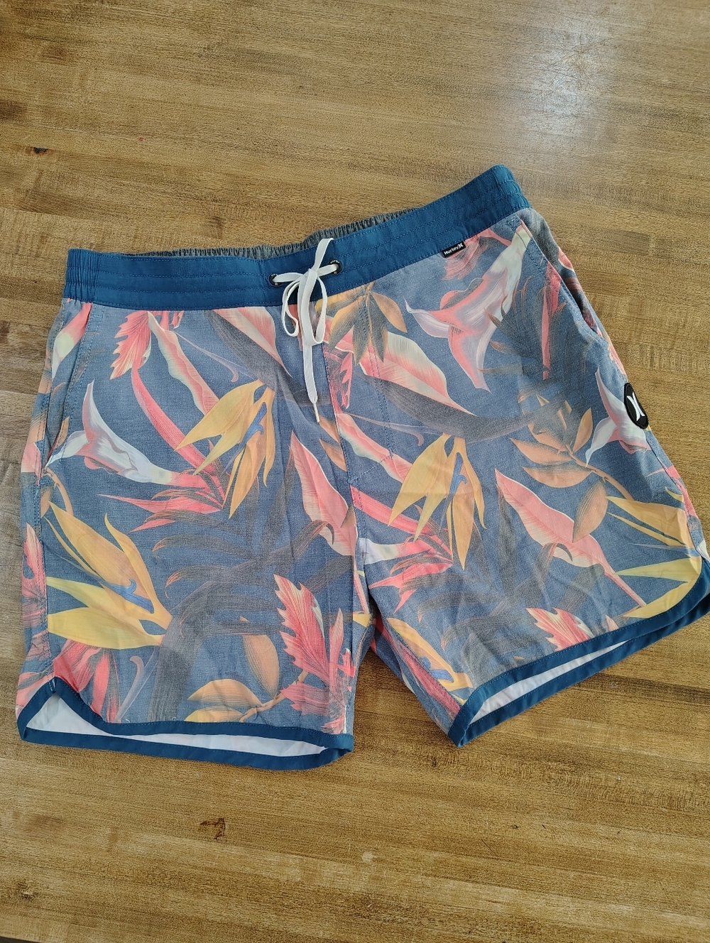 HURLEY Tropics Volley Swim Shorts Fun Tropical Print Size 32